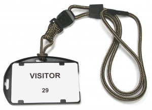 Visitor Badge Darker 300x217 Identificador de Visitas